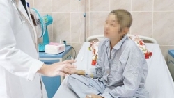 video nguoi phu nu thoat chet kho tin duoi gam xe dau keo nang hang chuc tan