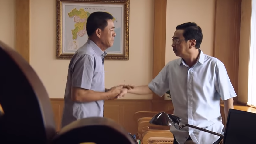 sinh tu tap 67 giam doc so tai nguyen moi truong bi bat qua tang ngoai tinh