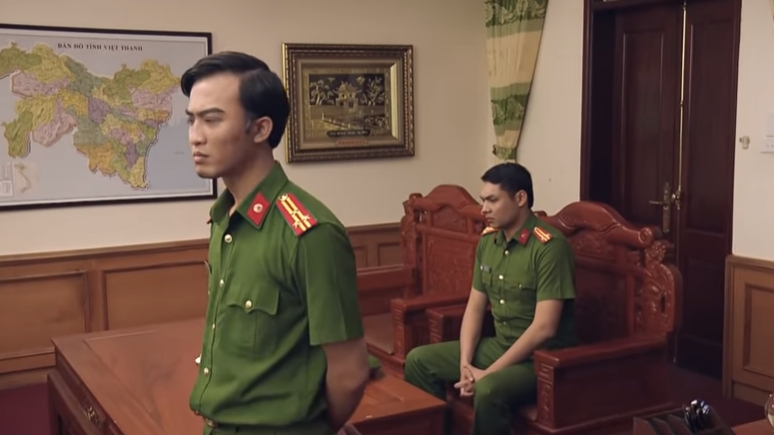 sinh tu tap 77 le hoang khai duong day boi tron quan chuc cap cao