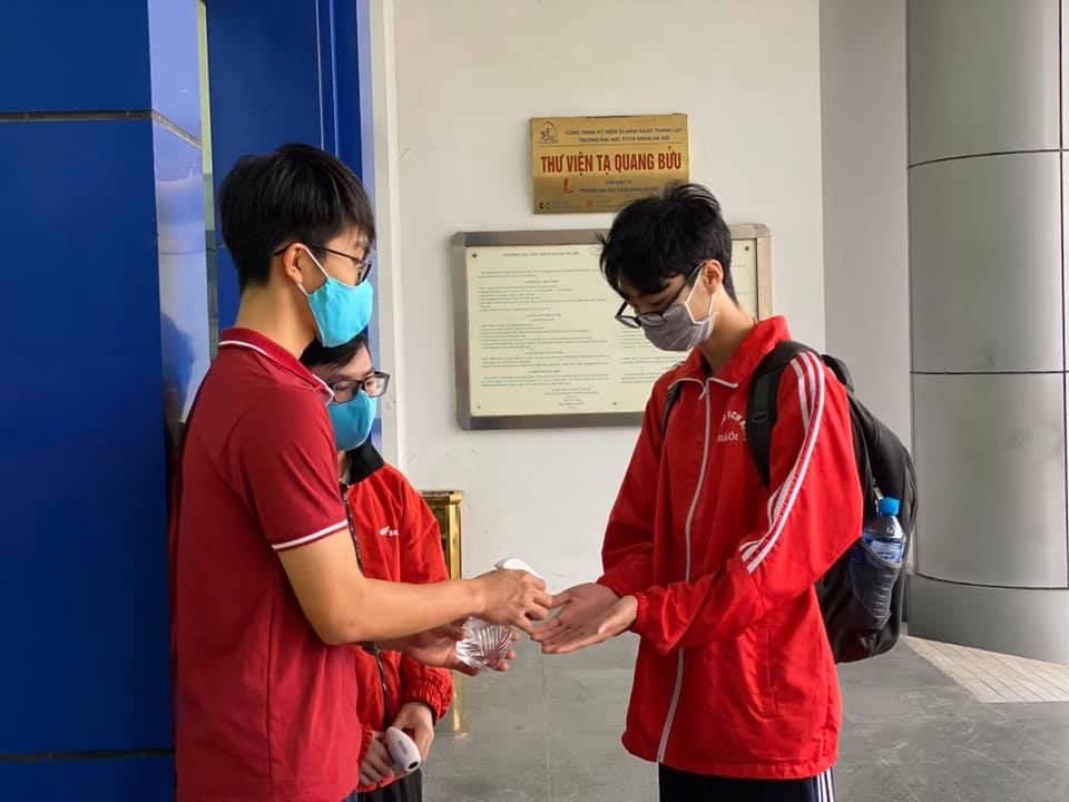 Sinh viên Hà Nội đến trường ngày đầu tiên sau nghỉ dịch Covid-19 sinh vien ha noi den truong ngay dau tien sau nghi dich covid 19