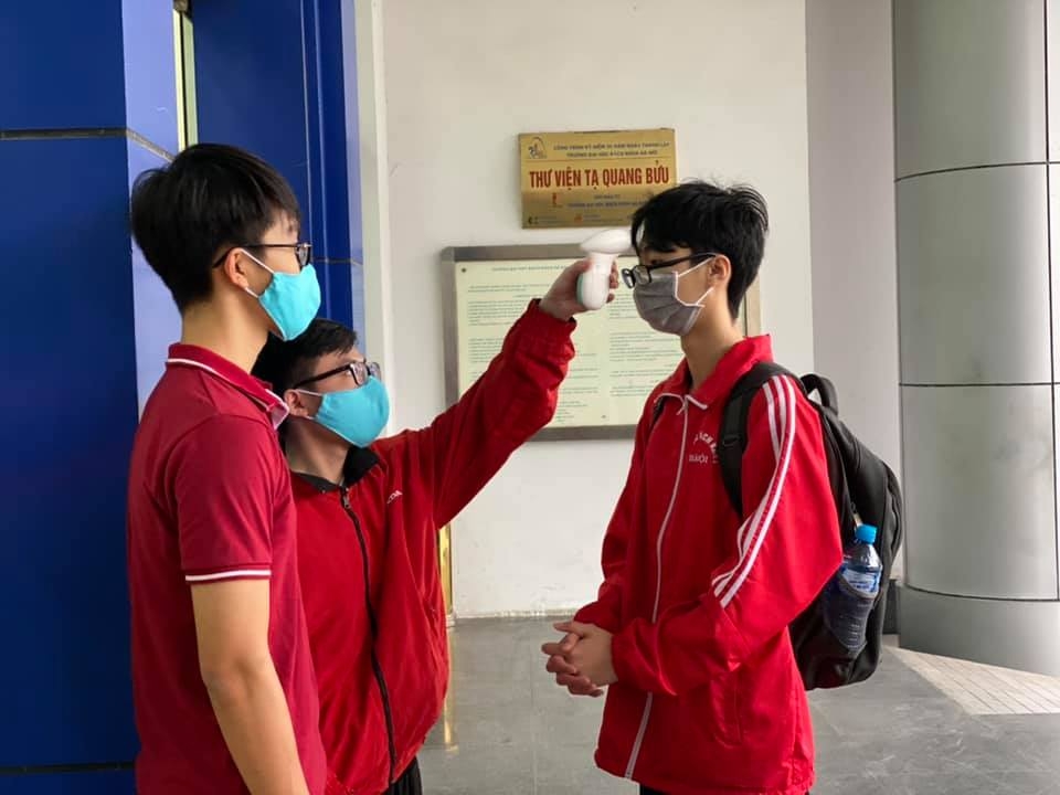 Sinh viên Hà Nội đến trường ngày đầu tiên sau nghỉ dịch Covid-19 sinh vien ha noi den truong ngay dau tien sau nghi dich covid 19