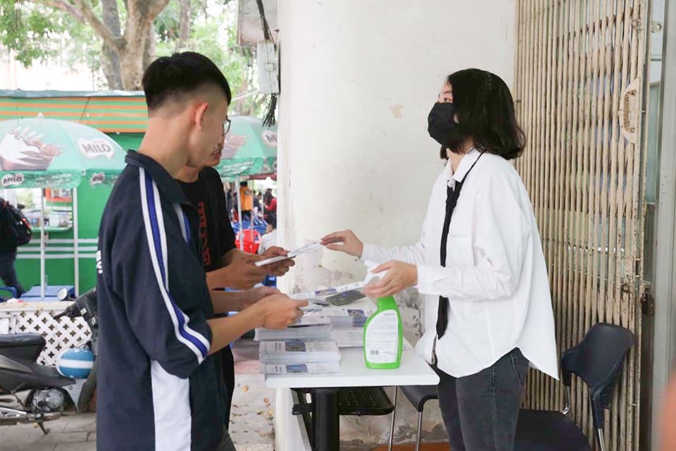 Sinh viên Hà Nội đến trường ngày đầu tiên sau nghỉ dịch Covid-19 sinh vien ha noi den truong ngay dau tien sau nghi dich covid 19