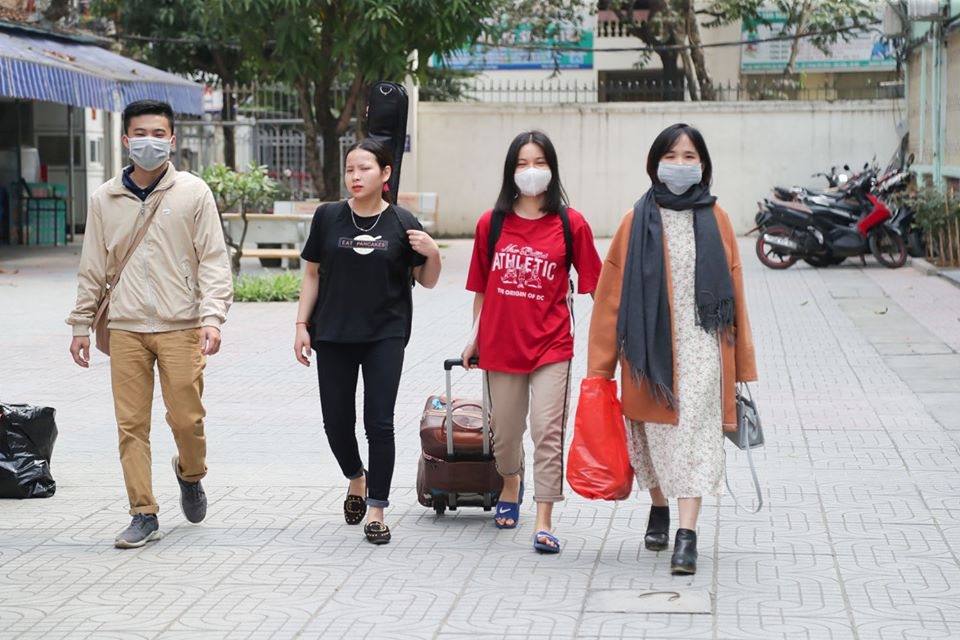 Sinh viên Hà Nội đến trường ngày đầu tiên sau nghỉ dịch Covid-19 sinh vien ha noi den truong ngay dau tien sau nghi dich covid 19