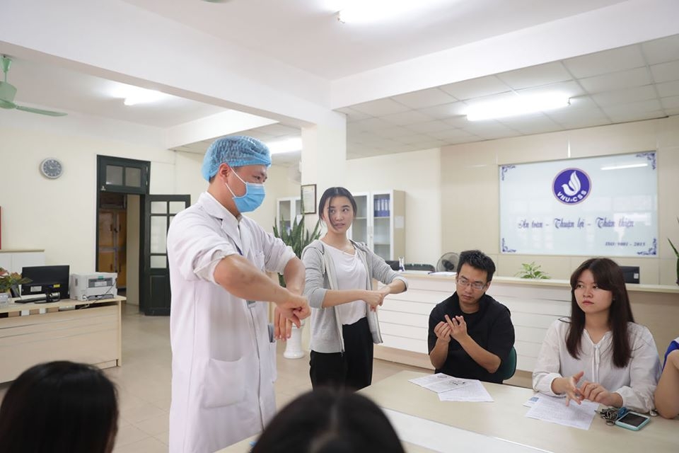 Sinh viên Hà Nội đến trường ngày đầu tiên sau nghỉ dịch Covid-19 sinh vien ha noi den truong ngay dau tien sau nghi dich covid 19