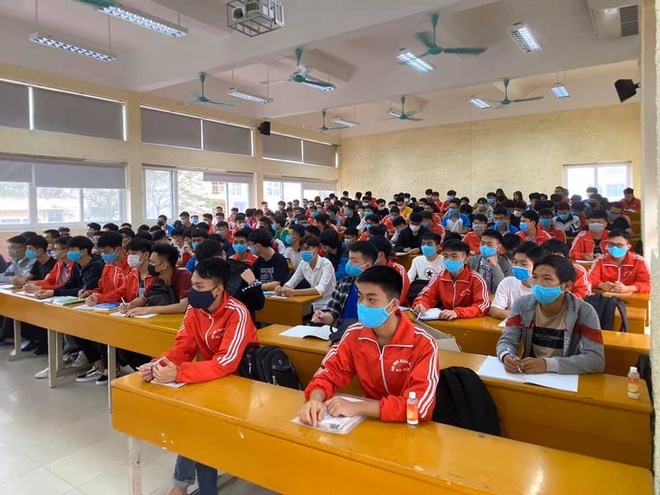 Sinh viên Hà Nội đến trường ngày đầu tiên sau nghỉ dịch Covid-19 sinh vien ha noi den truong ngay dau tien sau nghi dich covid 19