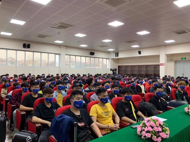 Sinh viên Hà Nội đến trường ngày đầu tiên sau nghỉ dịch Covid-19 sinh vien ha noi den truong ngay dau tien sau nghi dich covid 19