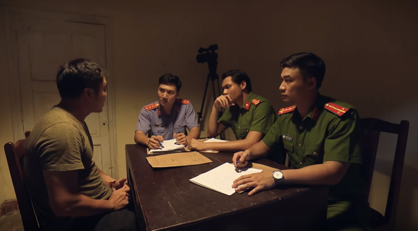 sinh tu tap 77 le hoang khai duong day boi tron quan chuc cap cao