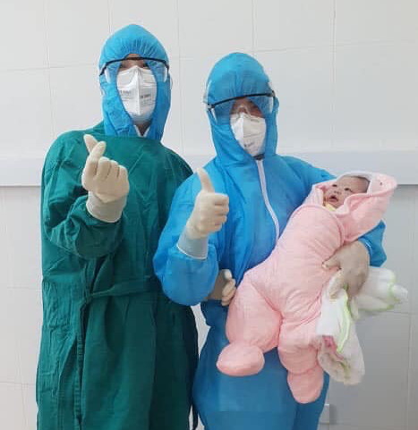 Bé gái bụ bẫm chào đời trong khu cách ly Covid-19 ở Hà Nội be gai bu bam chao doi trong khu cach ly covid 19 o ha noi