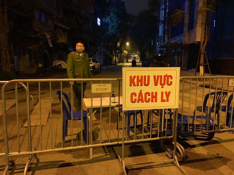 ha noi cach ly 50 nguoi lien quan den benh nhan 21 nhiem covid 19