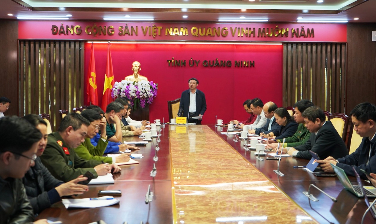 quang ninh 52 nguoi di cung chuyen bay voi co gai nhiem covid 19 o ha noi