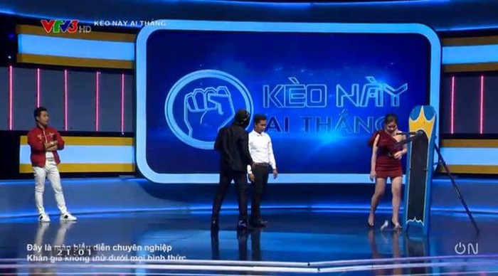 Gameshow trên VTV3 lại “dính” cảnh quay phản cảm, dung tục gameshow tren vtv3 lai dinh canh quay phan cam dung duc