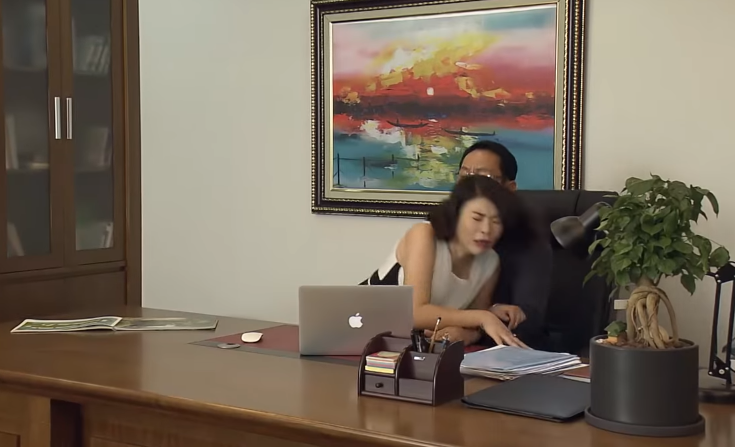 Đừng bắt em phải quên tập 5: Vờ vấp ngã, Linh vồ ngã vào lòng Luân dung bat em phai quen tap 5 vo vap nga linh vo nga vao long luan