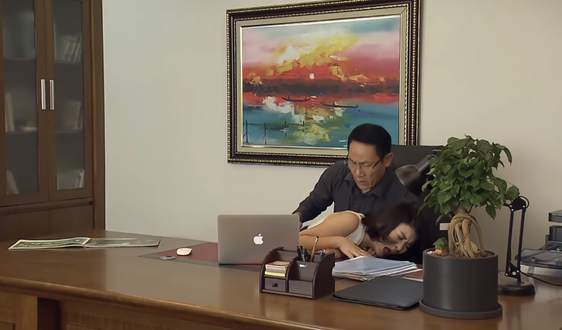 Đừng bắt em phải quên tập 5: Vờ vấp ngã, Linh vồ ngã vào lòng Luân dung bat em phai quen tap 5 vo vap nga linh vo nga vao long luan
