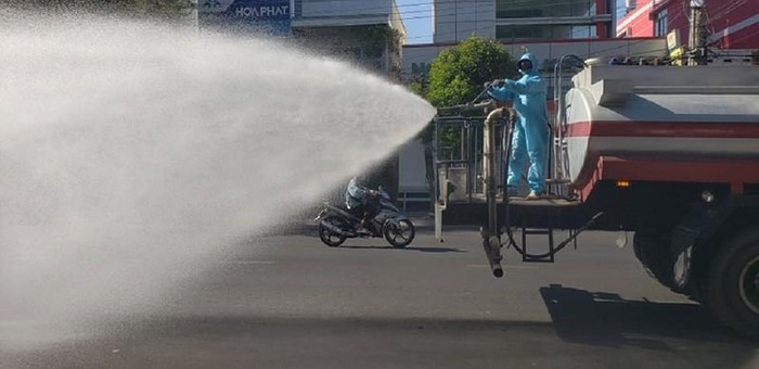 Dịch Covid-19: Phan Thiết phun 1 tấn thuốc sát khuẩn, khử trùng toàn thành phố dich covid 19 phan thiet phun 1 tan thuoc sat khuan khu trung toan thanh pho
