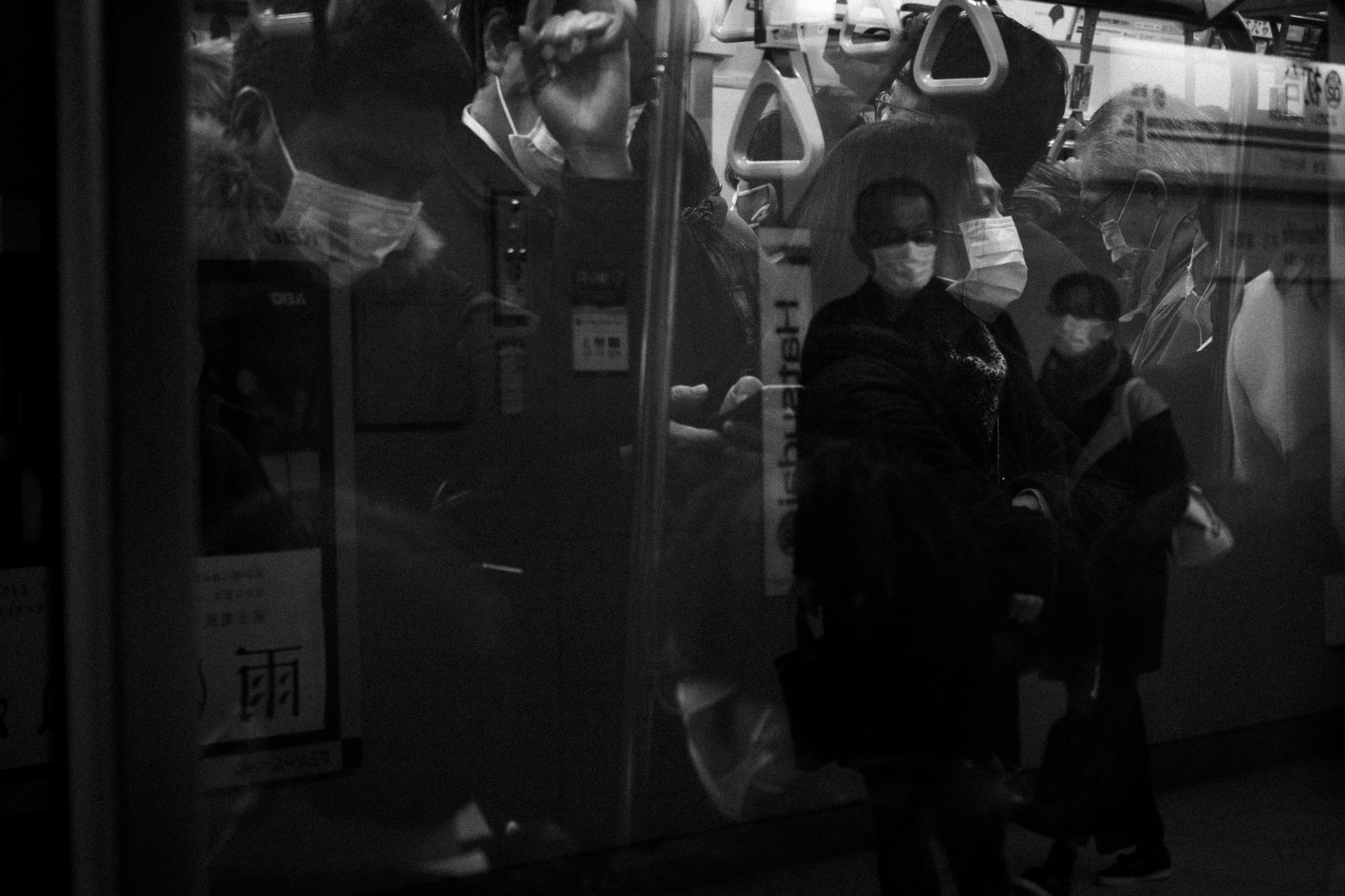 covid 19 tokyo bat on trong hai mau den trang