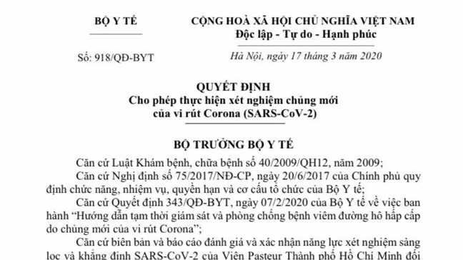 hoa hau mai phuong thuy dai dien trao 20 ty dong chong covid 19