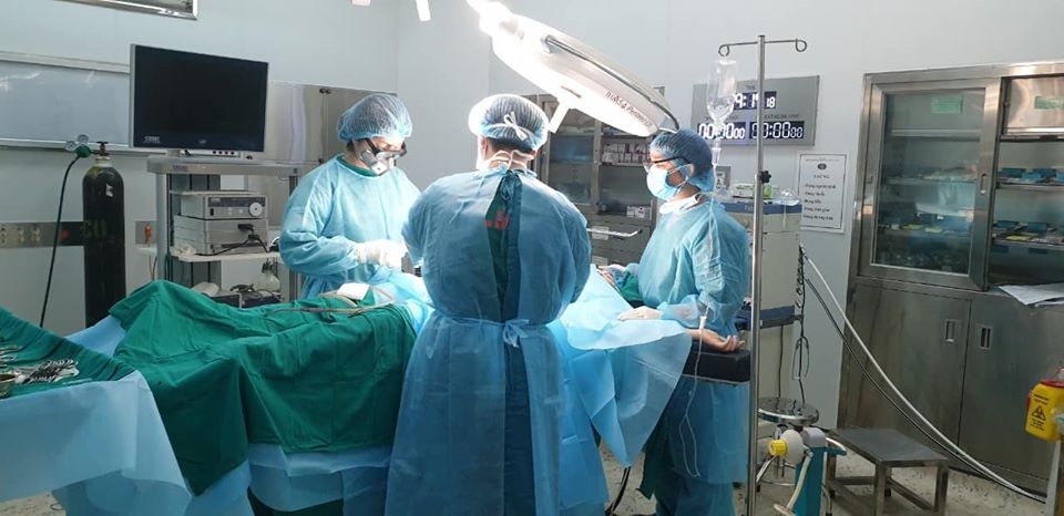 Đang cách ly Covid-19, cô gái phải mổ ruột thừa khẩn cấp dang cach ly covid 19 co gai phai mo ruot thua khan cap