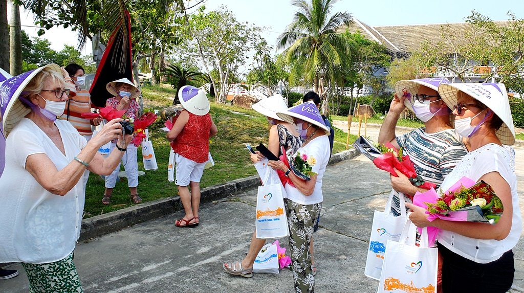 Du khách cách ly Covid-19 tại Huế: Cảm ơn Việt Nam, chúng tôi sẽ trở lại du khach cach ly covid 19 tai hue cam on viet nam chung toi se tro lai
