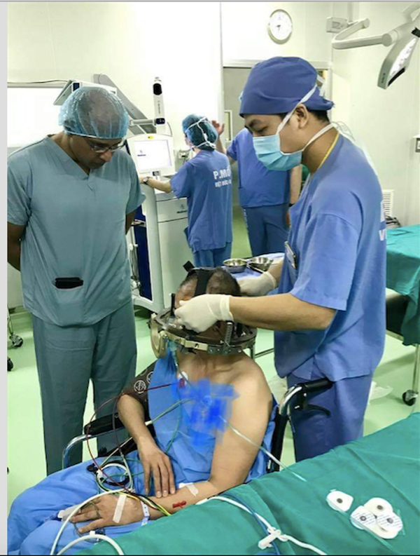 Đang sung sức, quý ông 42 tuổi mắc căn bệnh run lẩy bẩy, người cứng đơ dang sung suc quy ong 42 tuoi mac can benh run lay bay nguoi cung do