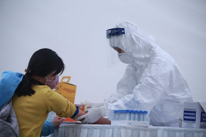 Vì sao 3 ca dương tính qua test nhanh 10 phút lại không mắc Covid-19? vi sao 3 ca duong tinh qua test nhanh 10 phut lai khong mac covid 19