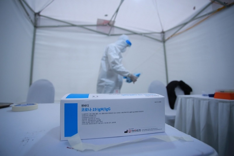 Vì sao 3 ca dương tính qua test nhanh 10 phút lại không mắc Covid-19? vi sao 3 ca duong tinh qua test nhanh 10 phut lai khong mac covid 19