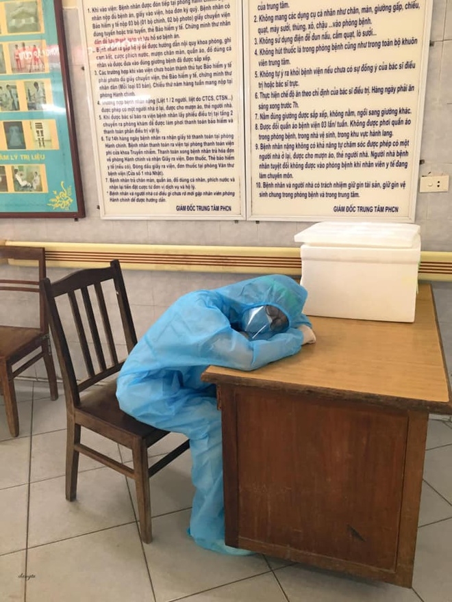 Bên trong Bệnh viện Bạch Mai những ngày cao điểm Covid-19 ben trong benh vien bach mai nhung ngay cao diem covid 19