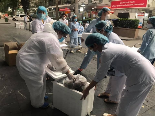 Bên trong Bệnh viện Bạch Mai những ngày cao điểm Covid-19 ben trong benh vien bach mai nhung ngay cao diem covid 19