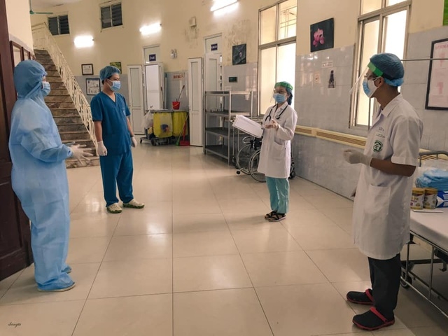 Bên trong Bệnh viện Bạch Mai những ngày cao điểm Covid-19 ben trong benh vien bach mai nhung ngay cao diem covid 19