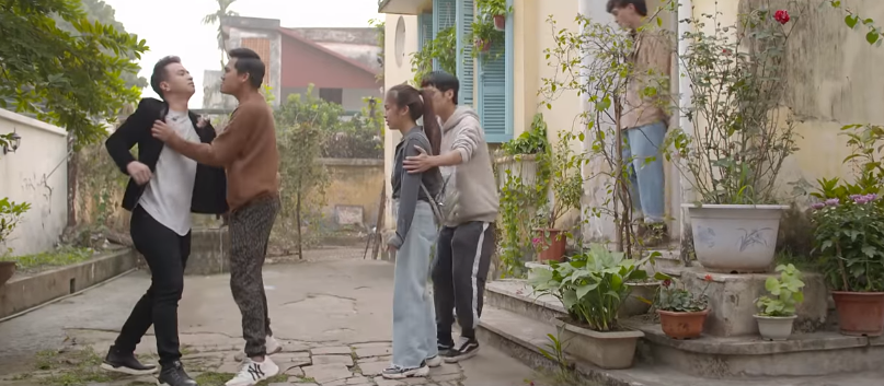 nha tro balanha tap 8 han di nho o to cua mot nguoi dan ong la