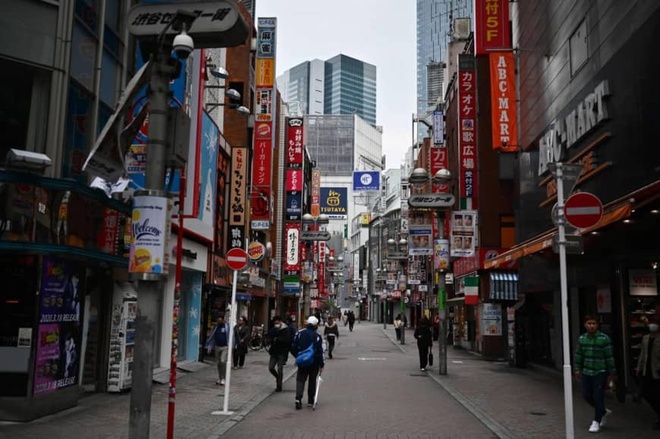 tokyo hong kong ghi nhan so ca covid 19 tang ky luc