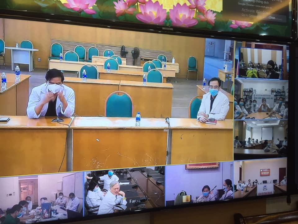 COVID-19: Bằng mọi cách “còn nước, còn tát” cứu sống phi công Anh nguy kịch covid 19 bang moi cach con nuoc con tat cuu song phi cong anh nguy kich