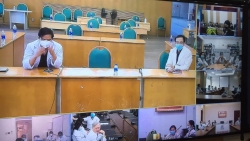 COVID-19: Bằng mọi cách “còn nước, còn tát” cứu sống phi công Anh nguy kịch