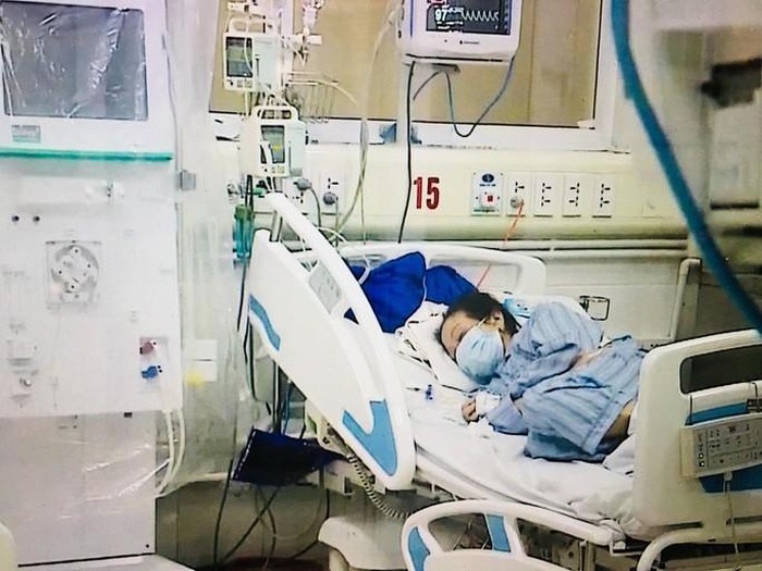 covid 19 bac gai benh nhan 17 tro nang 3 lan ngung tuan hoan