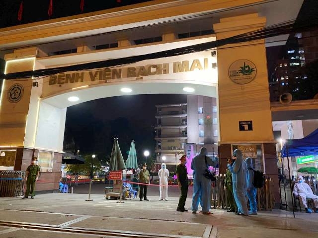 Bộ Y tế yêu cầu Bệnh viện Bạch Mai giải trình việc tụ tập đông người bo y te yeu cau benh vien bach mai giai trinh viec tu tap dong nguoi