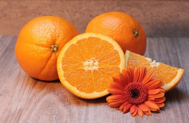 Ăn gừng, sả và uống nhiều nước cam giúp phòng COVID-19 như thế nào? an gung sa va uong nhieu nuoc cam giup phong covid 19 nhu the nao