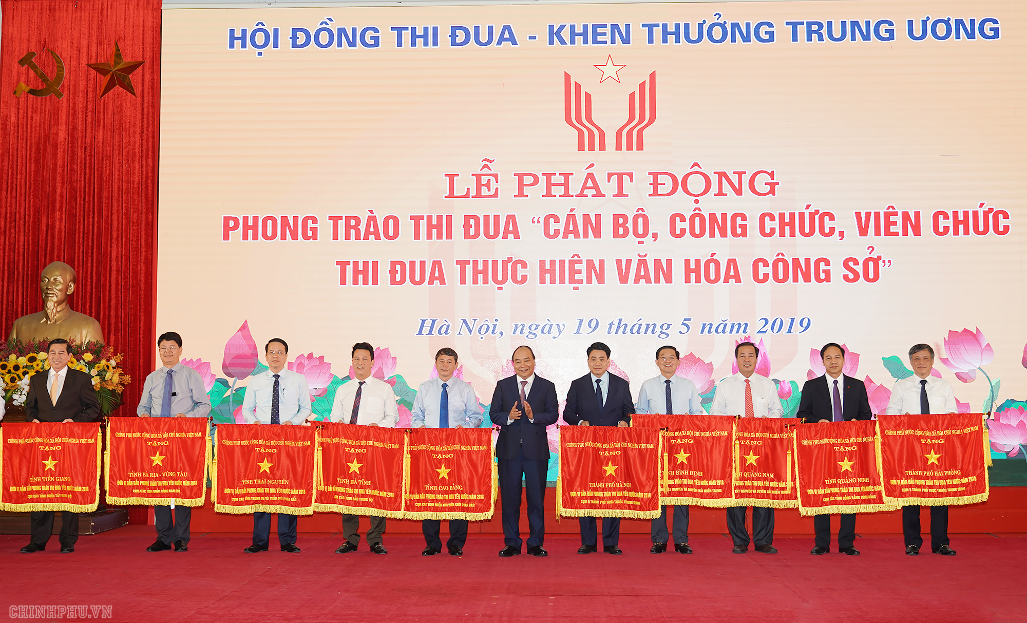 Thủ tướng Nguyễn Xuân Phúc: Cần xóa bỏ ngay thứ văn hóa không nhúc nhích thu tuong can xoa bo ngay thu van hoa khong nhuc nhich