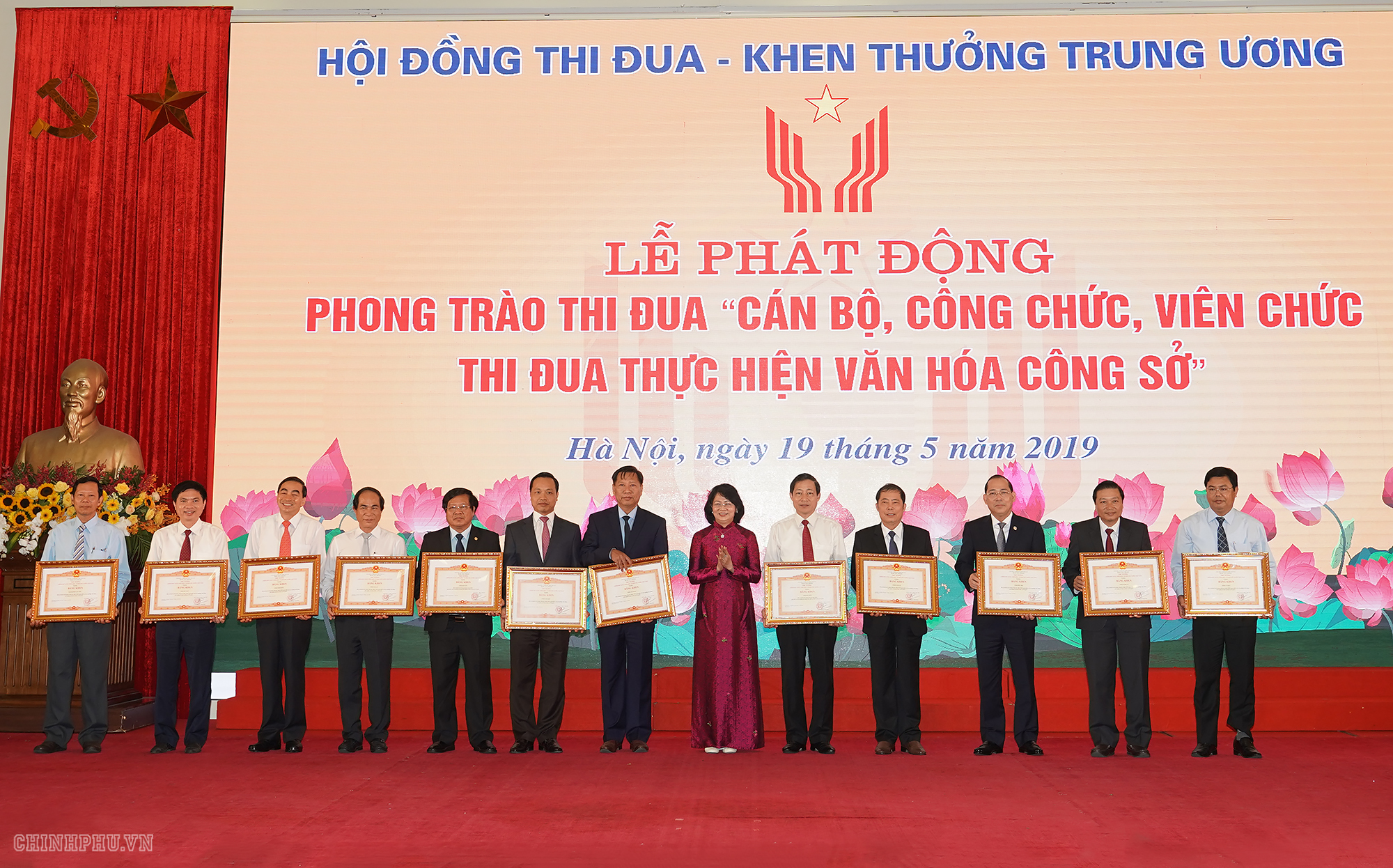 Thủ tướng Nguyễn Xuân Phúc: Cần xóa bỏ ngay thứ văn hóa không nhúc nhích thu tuong can xoa bo ngay thu van hoa khong nhuc nhich