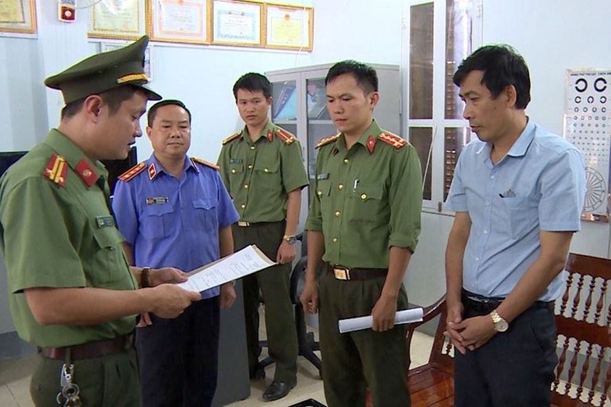 Giám đốc Sở Giáo dục Sơn La nghỉ hưu giữa nghi vấn nâng điểm 1 tỷ đồng giam doc so giao duc son la nghi huu giua nghi van nang diem 1 ty dong