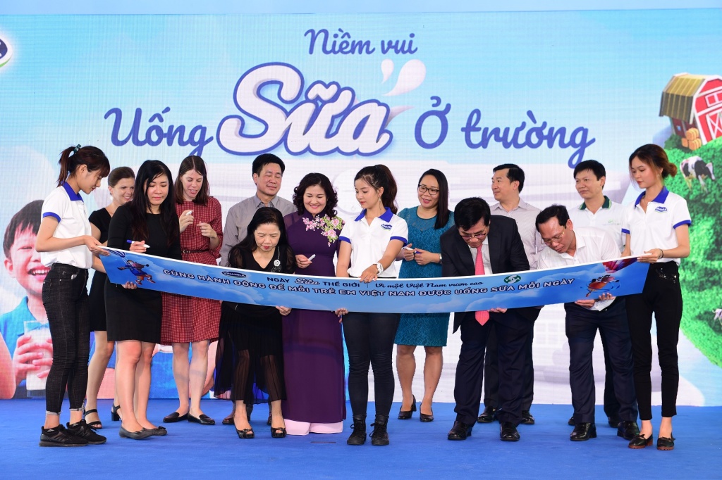 vinamilk to chuc san choi ngay 16 va huong ung ngay sua the gioi