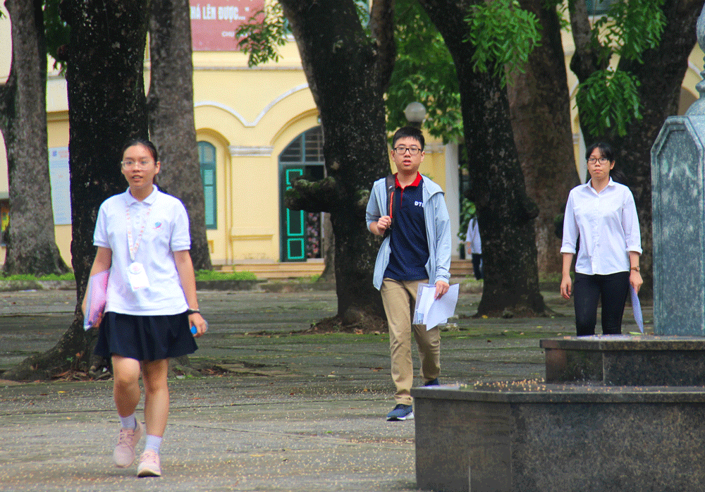 Thi vào lớp 10 Hà Nội: Thí sinh rạng rỡ sau bài thi môn Văn, tự tin đạt 9 điểm thi vao lop 10 ha noi thi sinh rang ro sau bai thi mon van tu tin dat 9 diem