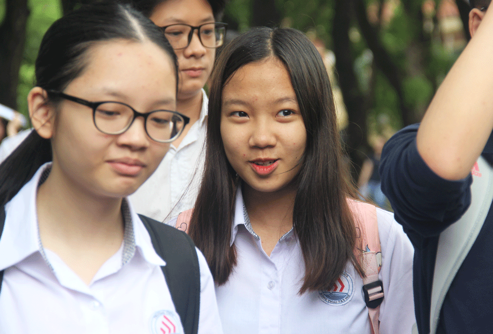 Thi vào lớp 10 Hà Nội: Thí sinh rạng rỡ sau bài thi môn Văn, tự tin đạt 9 điểm thi vao lop 10 ha noi thi sinh rang ro sau bai thi mon van tu tin dat 9 diem