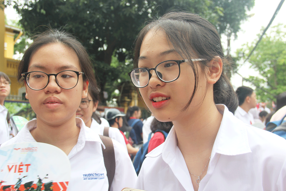Thi vào lớp 10 Hà Nội: Thí sinh rạng rỡ sau bài thi môn Văn, tự tin đạt 9 điểm thi vao lop 10 ha noi thi sinh rang ro sau bai thi mon van tu tin dat 9 diem