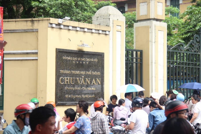 Thi vào lớp 10 Hà Nội: Thí sinh rạng rỡ sau bài thi môn Văn, tự tin đạt 9 điểm thi vao lop 10 ha noi thi sinh rang ro sau bai thi mon van tu tin dat 9 diem