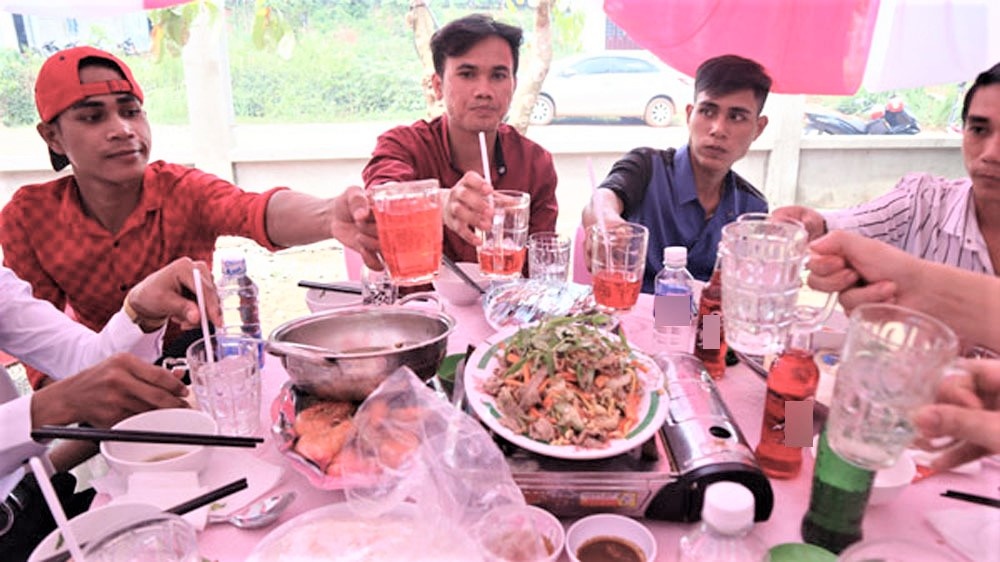 Đám cưới không rượu bia, khách uống nước ngọt, nước khoáng ở Bình Phước dam cuoi khong ruou bia khach uong nuoc ngot nuoc khoang o binh phuoc