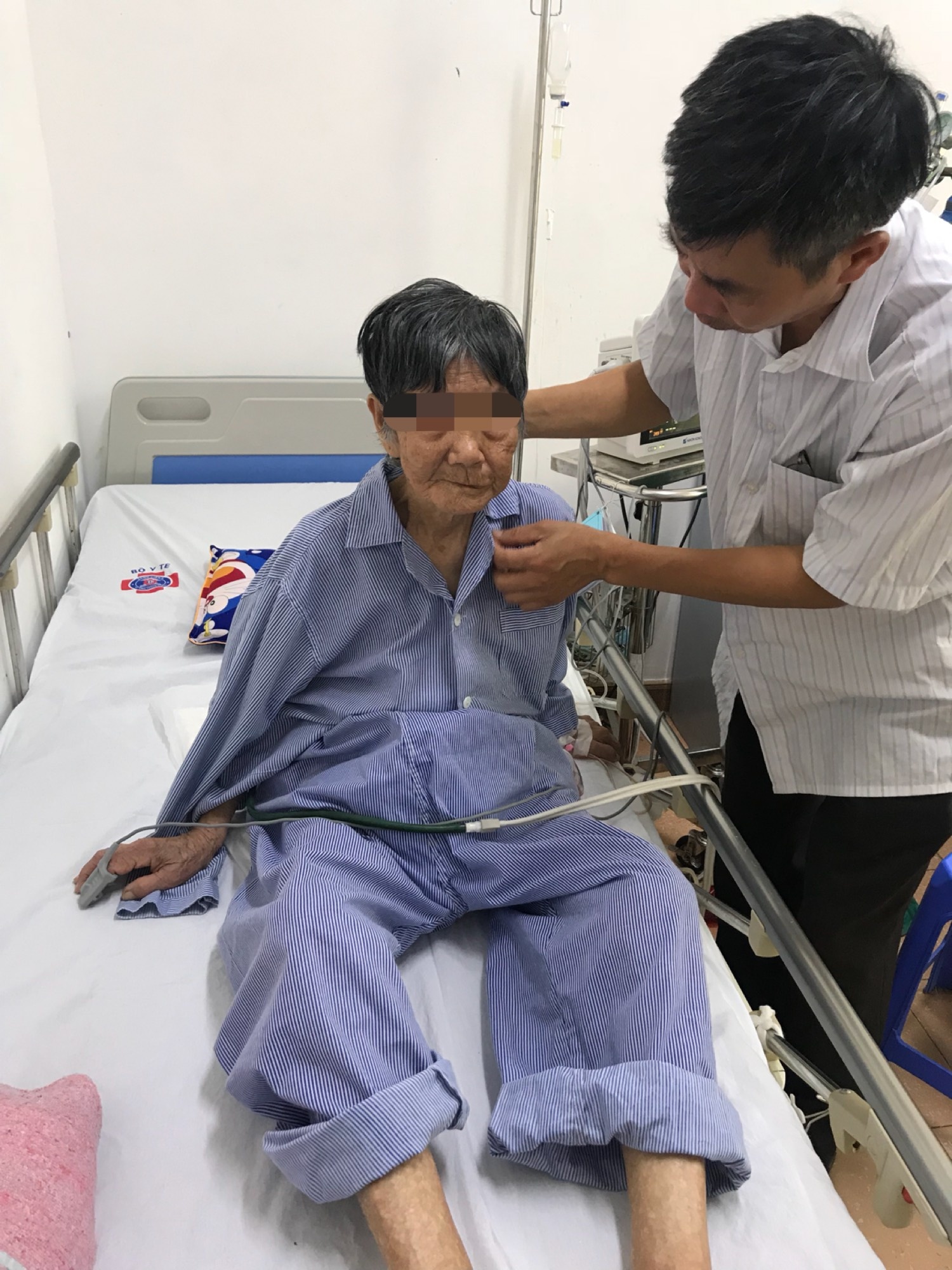 Phẫu thuật thành công cho bà cụ 92 tuổi mắc ung thư vú phau thuat thanh cong cho ba cu 92 tuoi mac ung thu vu