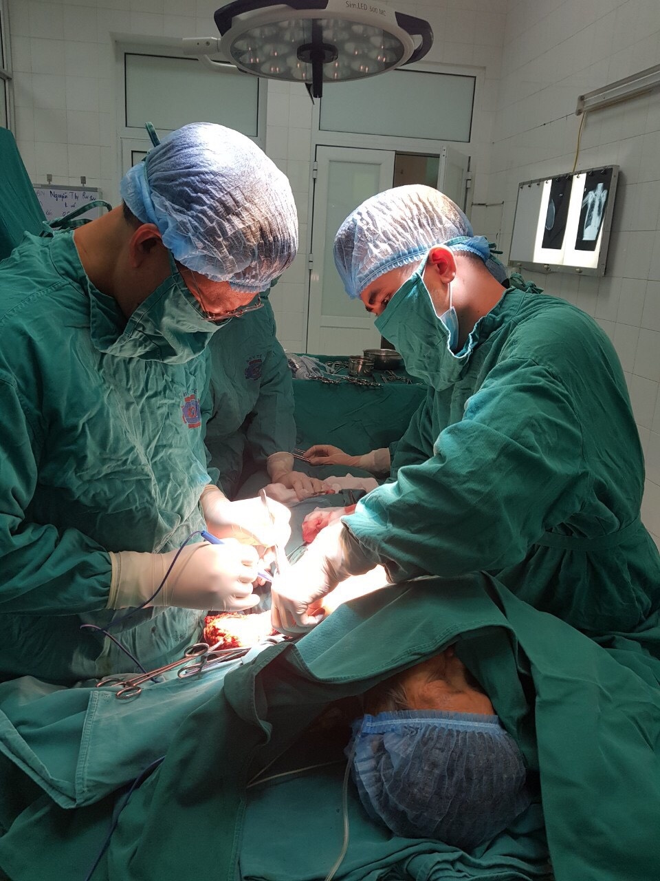 Phẫu thuật thành công cho bà cụ 92 tuổi mắc ung thư vú phau thuat thanh cong cho ba cu 92 tuoi mac ung thu vu