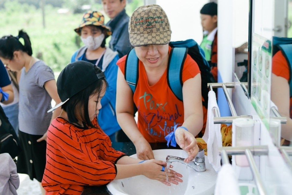Vinamilk tổ chức cho con em nhân viên thăm resort bò sữa vinamilk to chuc cho con em nhan vien tham resort bo sua