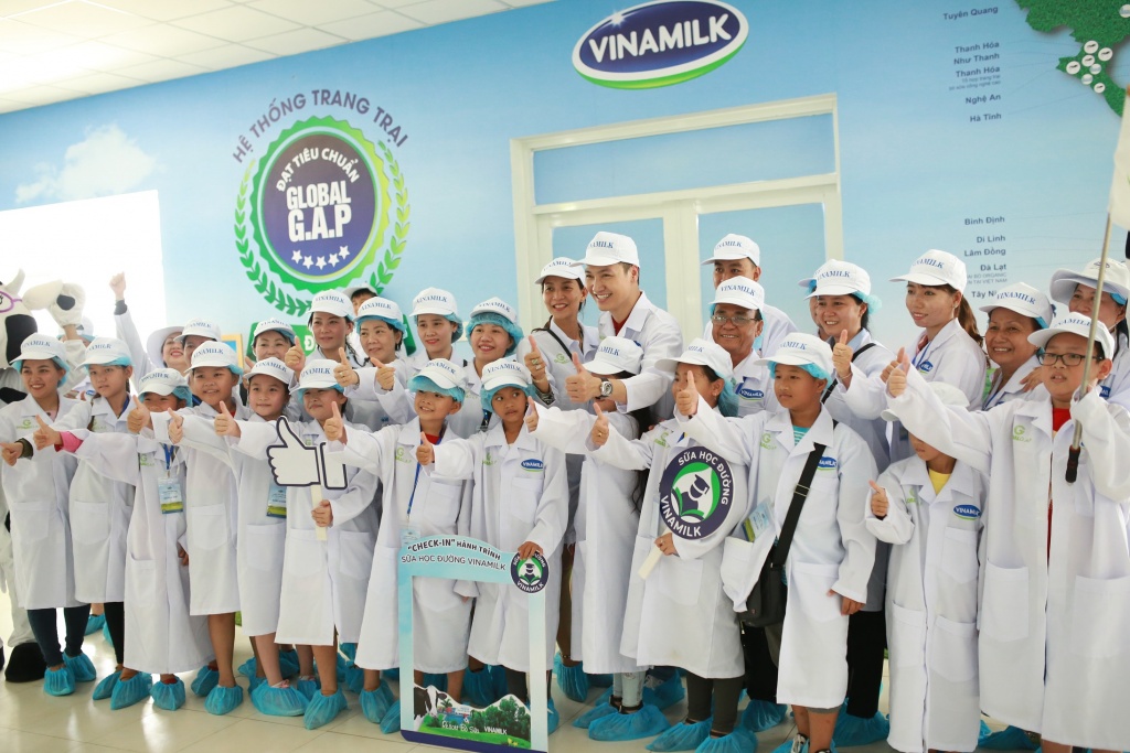 Học sinh hào hứng tự “khám phá” hành trình sữa học đường Vinamilk hoc sinh hao hung tu kham pha hanh trinh sua hoc duong vinamilk