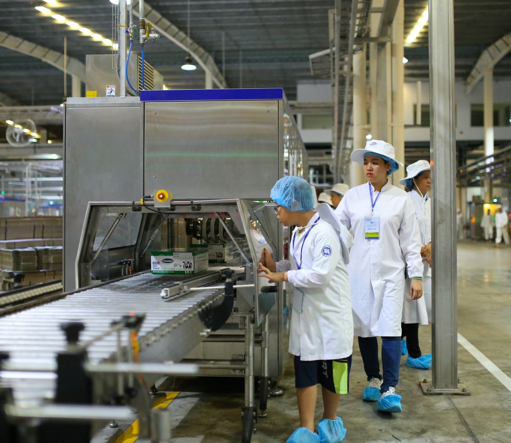 Học sinh hào hứng tự “khám phá” hành trình sữa học đường Vinamilk hoc sinh hao hung tu kham pha hanh trinh sua hoc duong vinamilk