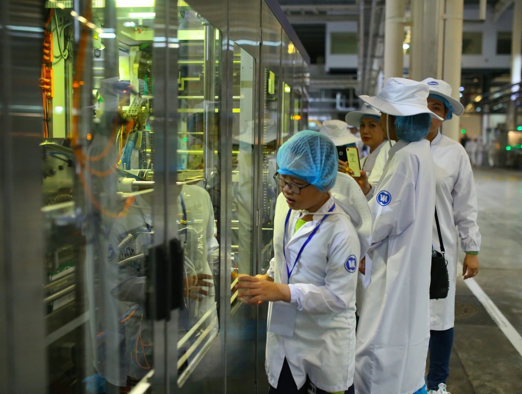 Học sinh hào hứng tự “khám phá” hành trình sữa học đường Vinamilk hoc sinh hao hung tu kham pha hanh trinh sua hoc duong vinamilk